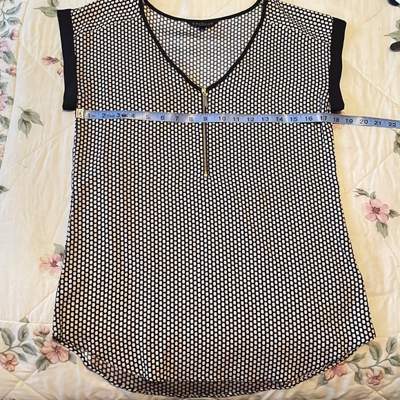 Express Small Front Zipper Top - Picture 3 of 3